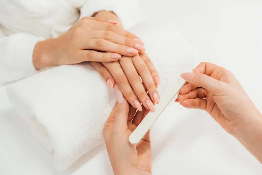 Servicio particular de uñas de gel a domicilio en la zona de Tomares y alrededores.